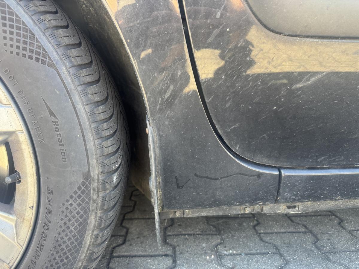 Renault Espace 4 original Kotfl&uuml;gel vorn links NV676 Schwarz Bj.2011